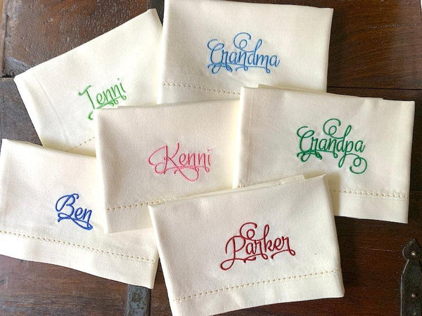 Place Cards Wedding Name Napkins, Set of 4 Names Cloth napkins, Lindsey Font - White Tulip Embroidery