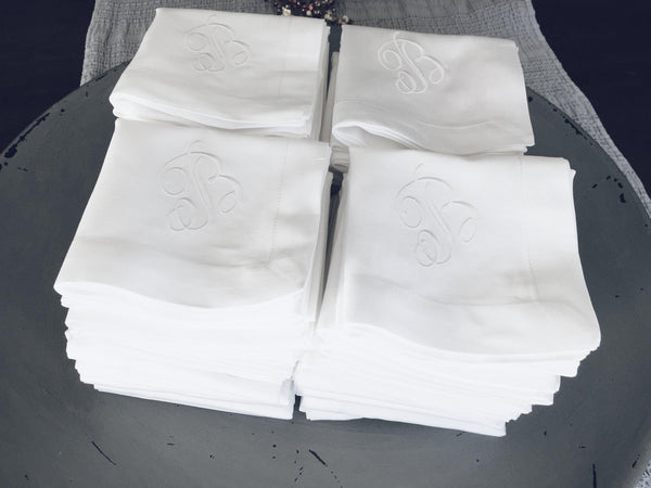 Set of 25 Large Order Monogrammed Wedding Napkins, Embroidered Dinner Napkins - White Tulip Embroidery