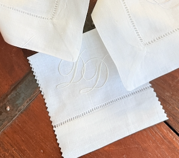 Set of 150 DD Bulk Monogrammed Cloth Napkins, Off-White Thread - White Tulip Embroidery