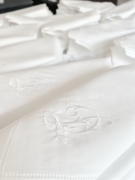 100 Bulk Monogrammed Cloth Napkins - White Tulip Embroidery