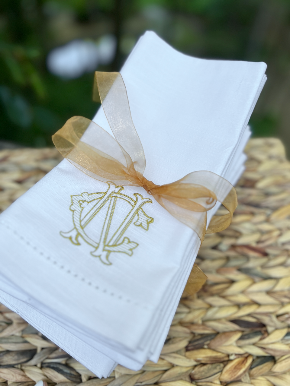 Monogrammed White Dinner Napkins - Happy Thoughts Gifts