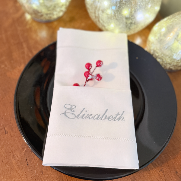 Set of 100 Personalized Wedding Party Monogrammed Name Napkins, Bulk names napkins - White Tulip Embroidery