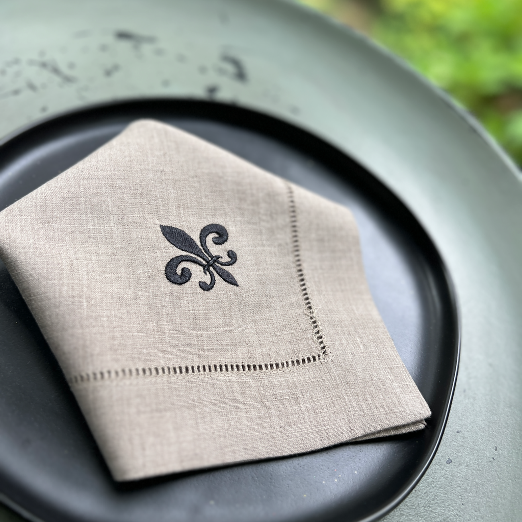 Fleur De Lis Embroidered Cloth Dinner Napkins - Set of 4 napkins - White Tulip Embroidery