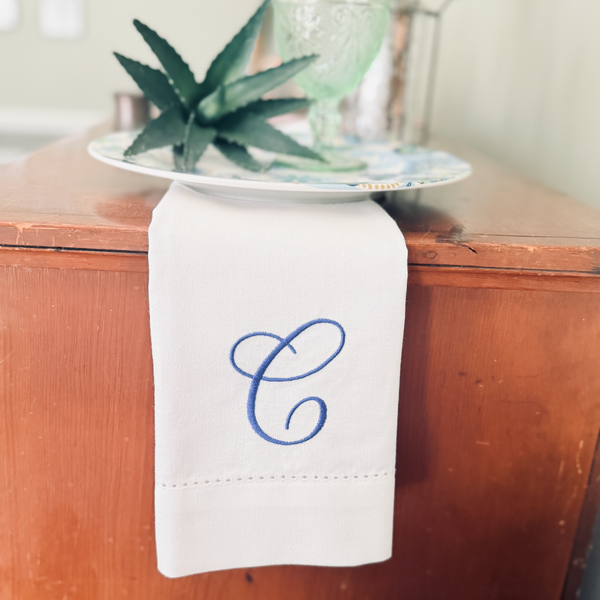 Large Script Monogrammed Cloth Dinner Napkins - Set of 4 napkins - White Tulip Embroidery
