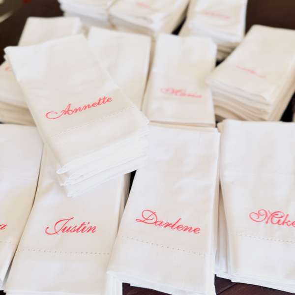 Set of 100 Personalized Wedding Party Monogrammed Name Napkins, Bulk names napkins - White Tulip Embroidery