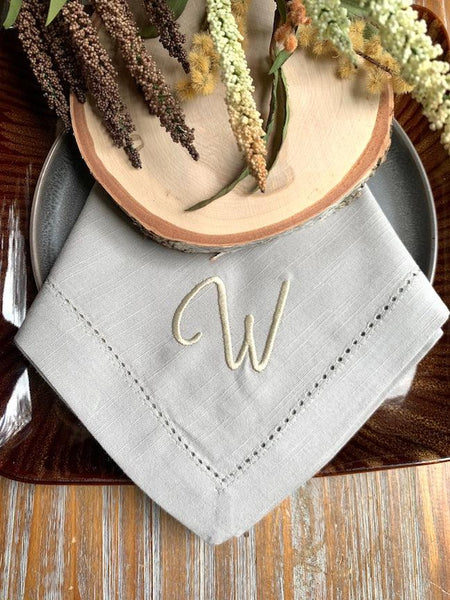 Ava Monogrammed Embroidered Cloth Napkins - White Tulip Embroidery