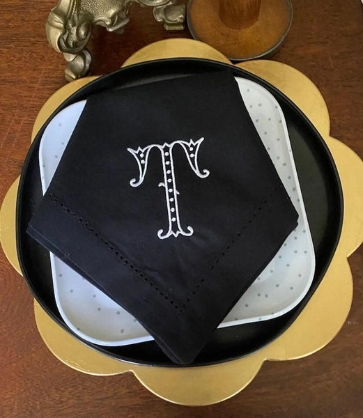 Barrea Modern Floral Monogrammed Embroidered Cloth Napkins / Set of 4 / - White Tulip Embroidery