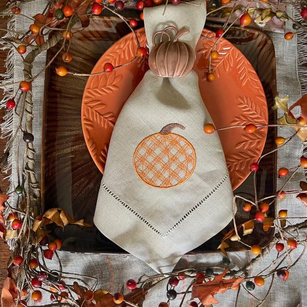 Plaid Pumpkin Napkins, Set of 4, Thanksgiving cloth napkins, Halloween napkins, pumpkin embroidered napkins, halloween table decorations - White Tulip Embroidery