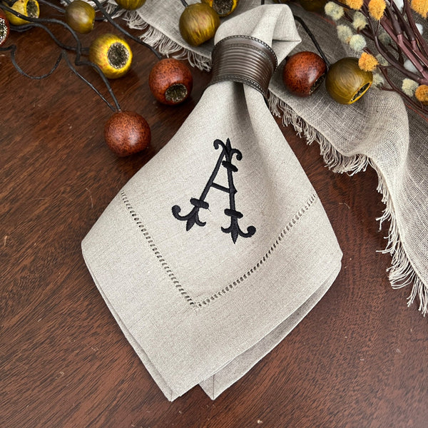 Monogrammed Embroidered Cloth Napkins,  Set of 4, Kate Font monogrammed napkins, vintage monogrammed napkins, traditional monogram - White Tulip Embroidery