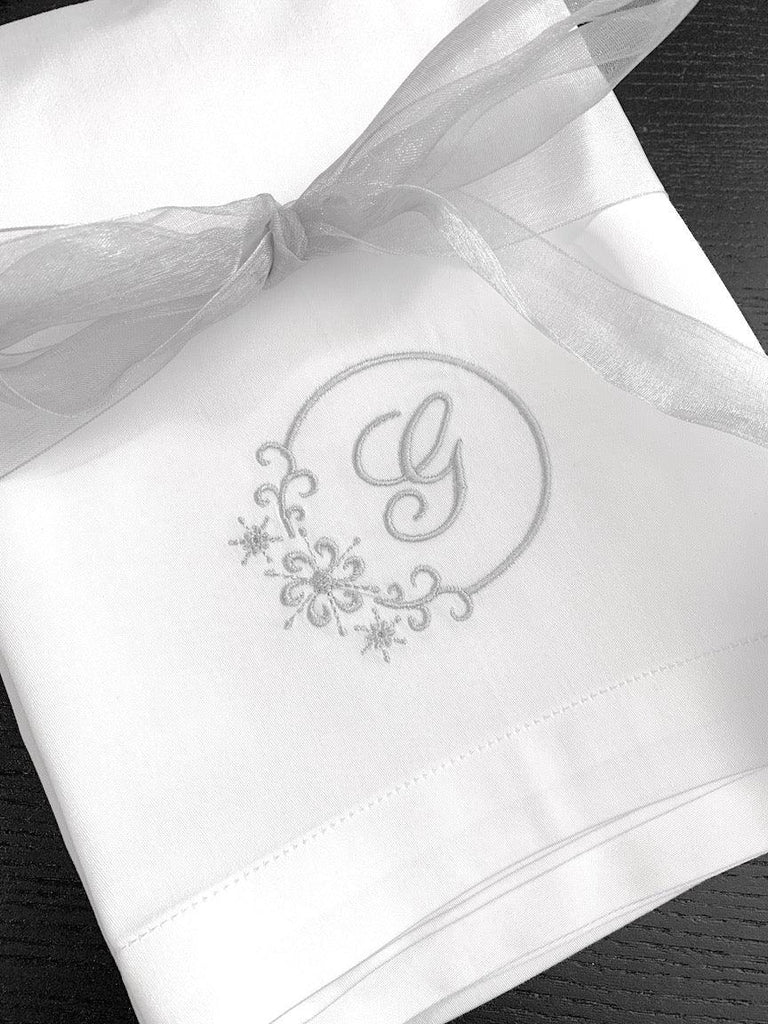 Monogrammed Snowflake Cloth Napkins-Set of 4 napkins - White Tulip Embroidery