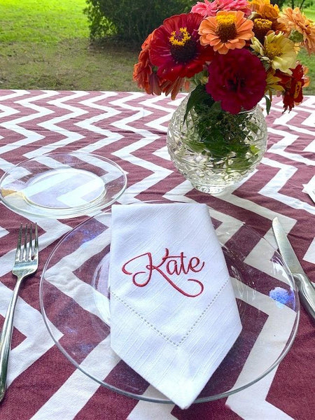Place Cards Wedding Name Napkins, Set of 4 Names Cloth napkins, Lindsey Font - White Tulip Embroidery