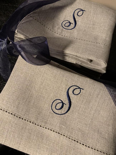 Rachael Monogrammed Embroidered Cloth Napkins - Set of 4 napkins - White Tulip Embroidery
