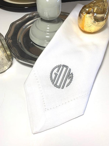 Scallop Monogrammed Cloth Dinner Napkins - Set of 4 napkins - White Tulip Embroidery