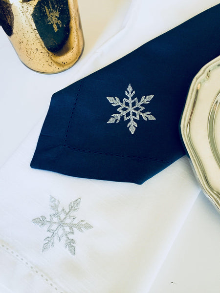 Snowflake Cloth Napkins - Set of 4 napkins - White Tulip Embroidery