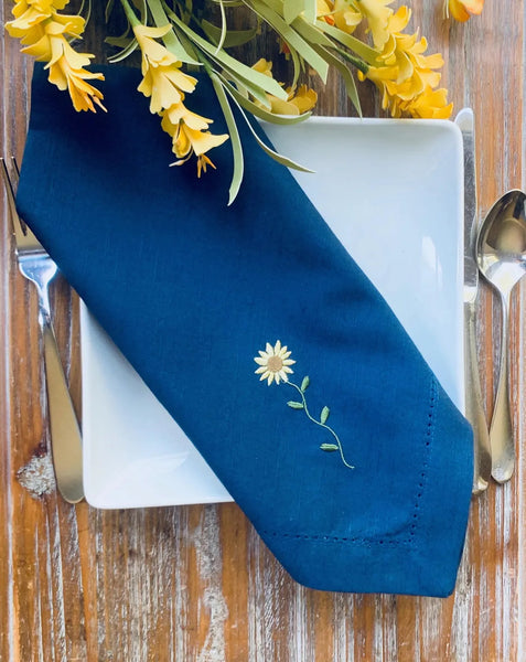 Sunflower Embroidered Cloth Napkins - Set of 4 flower napkins - White Tulip Embroidery
