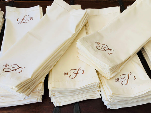 https://whitetulipembroidery.com/cdn/shop/products/3-letter-bulk-monogrammed-wedding-napkins-set-of-100-embroidered-cloth-dinner-napkins-white-tulip-embroidery-14_grande.jpg?v=1676308012
