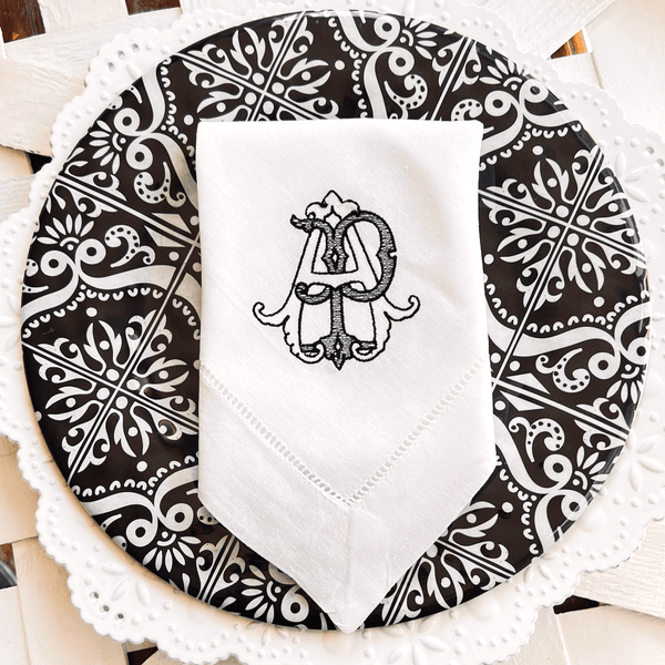 https://whitetulipembroidery.com/cdn/shop/products/antique-chic-monogrammed-cloth-dinner-napkins-set-of-4-napkins-white-tulip-embroidery-1_grande.png?v=1683197028