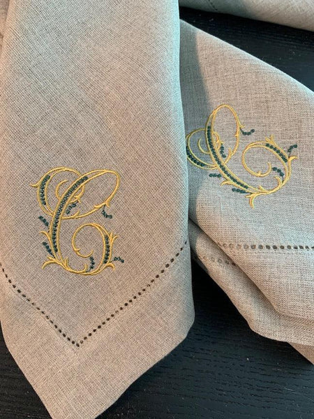 https://whitetulipembroidery.com/cdn/shop/products/delicate-monogrammed-cloth-dinner-napkins-set-of-4-napkins-white-tulip-embroidery-14_grande.jpg?v=1692726932