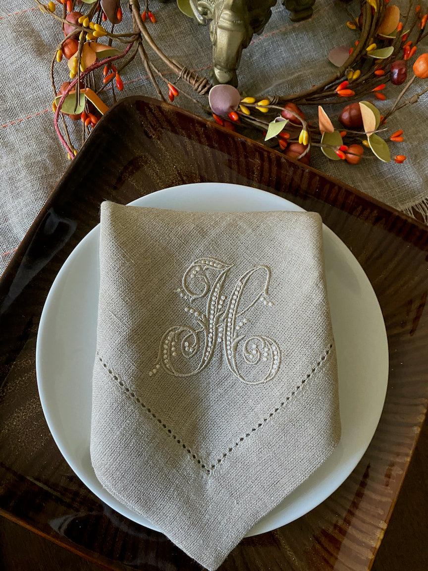 https://whitetulipembroidery.com/cdn/shop/products/delicate-monogrammed-cloth-dinner-napkins-set-of-4-napkins-white-tulip-embroidery-3.jpg?v=1676311368