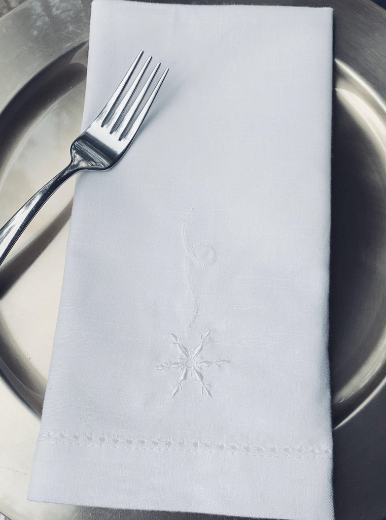 Falling Snowflake Cloth Napkins - Set of 4 napkins - White Tulip Embroidery