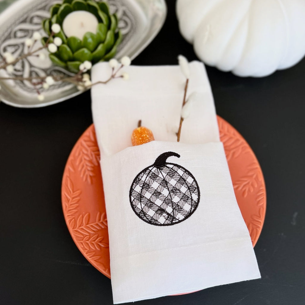 Plaid Pumpkin Napkins, Set of 4, Thanksgiving cloth napkins, Halloween napkins, pumpkin embroidered napkins, halloween table decorations - White Tulip Embroidery