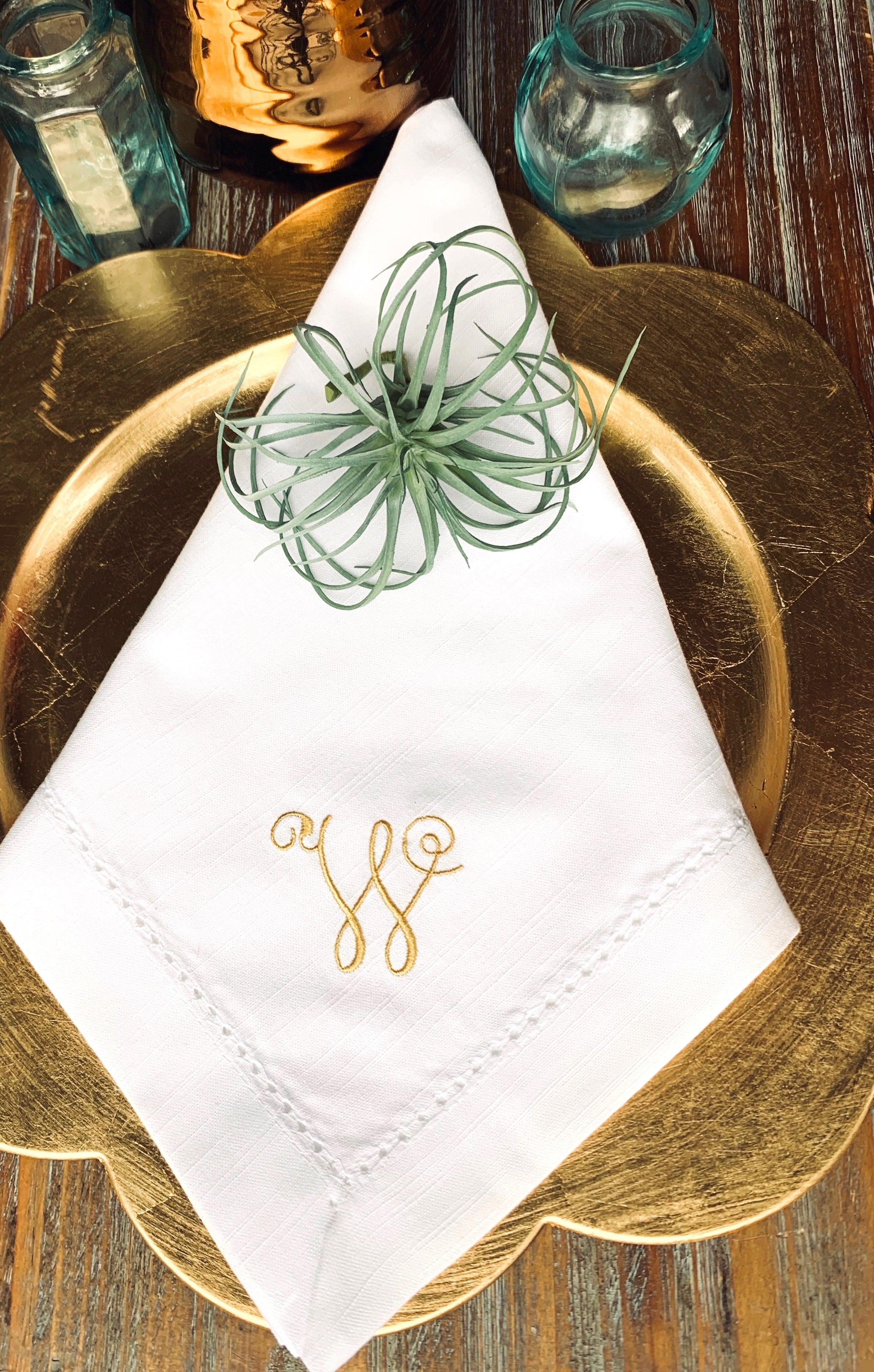 Elegant Monogrammed Cloth Napkins - Set of 4 dinner napkins – White Tulip  Embroidery