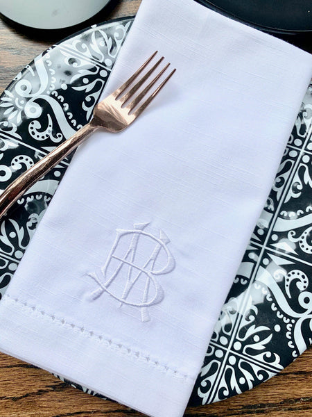 https://whitetulipembroidery.com/cdn/shop/products/interlocking-2-letter-monogrammed-cloth-napkins-set-of-4-duogram-napkins-white-tulip-embroidery-4_grande.jpg?v=1676309707