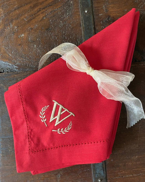 https://whitetulipembroidery.com/cdn/shop/products/laurel-leaf-monogrammed-embroidered-cloth-dinner-napkins-white-tulip-embroidery-13_grande.jpg?v=1699449964