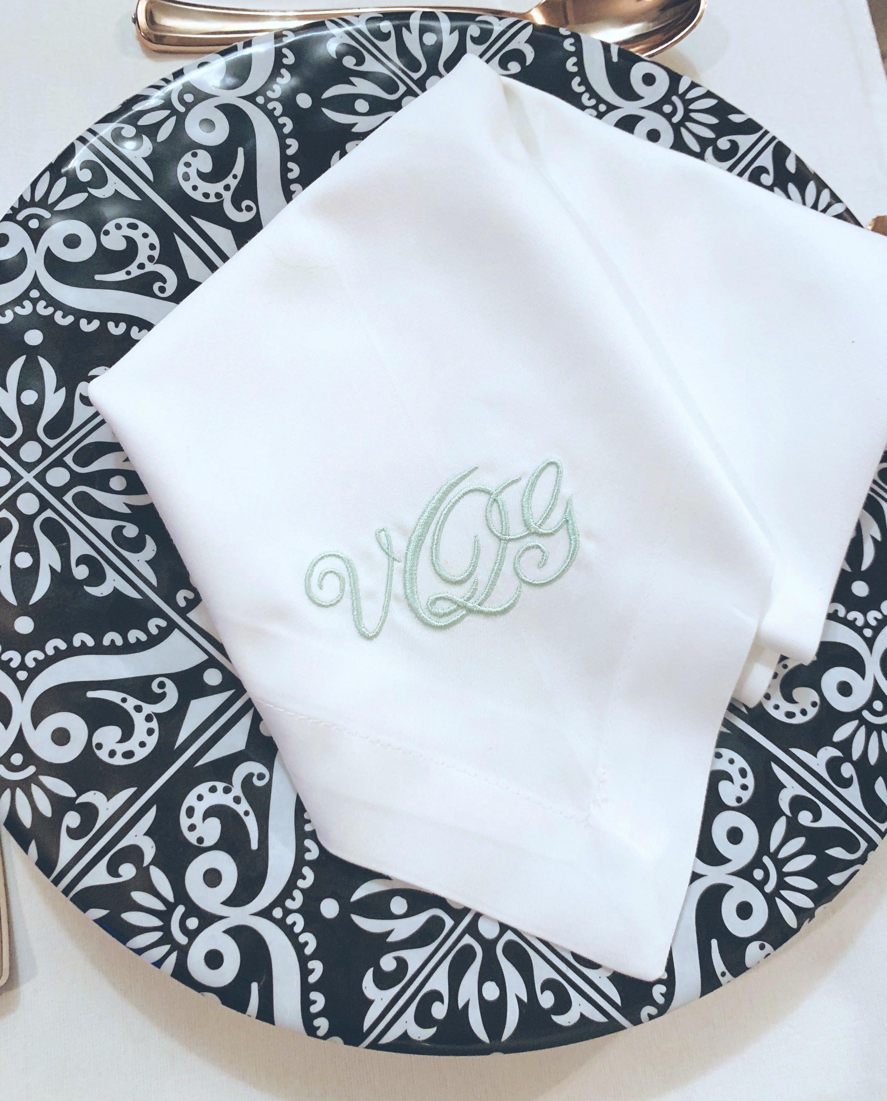 https://whitetulipembroidery.com/cdn/shop/products/lulu-monogrammed-embroidered-cloth-napkins-white-tulip-embroidery-9.jpg?v=1680180525