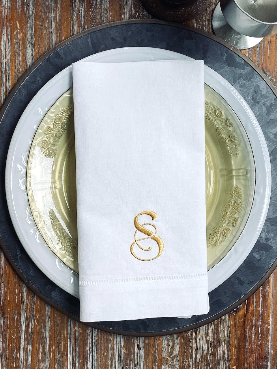 https://whitetulipembroidery.com/cdn/shop/products/madeleine-monogrammed-embroidered-cloth-napkins-set-of-4-napkins-white-tulip-embroidery-2.jpg?v=1676306600