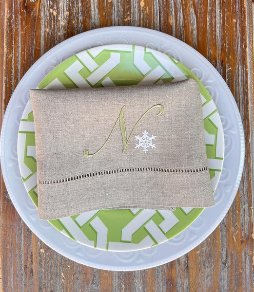 https://whitetulipembroidery.com/cdn/shop/products/monogrammed-christmas-snowflake-embroidered-cloth-napkins-set-of-4-napkins-white-tulip-embroidery-3_grande.jpg?v=1676306372