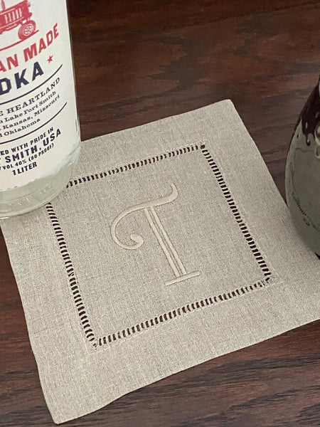 https://whitetulipembroidery.com/cdn/shop/products/natural-beige-monogrammed-linen-cocktail-napkins-set-of-4-white-tulip-embroidery-15_grande.jpg?v=1676313349