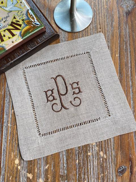 https://whitetulipembroidery.com/cdn/shop/products/natural-beige-monogrammed-linen-cocktail-napkins-set-of-4-white-tulip-embroidery-7_grande.jpg?v=1676313308