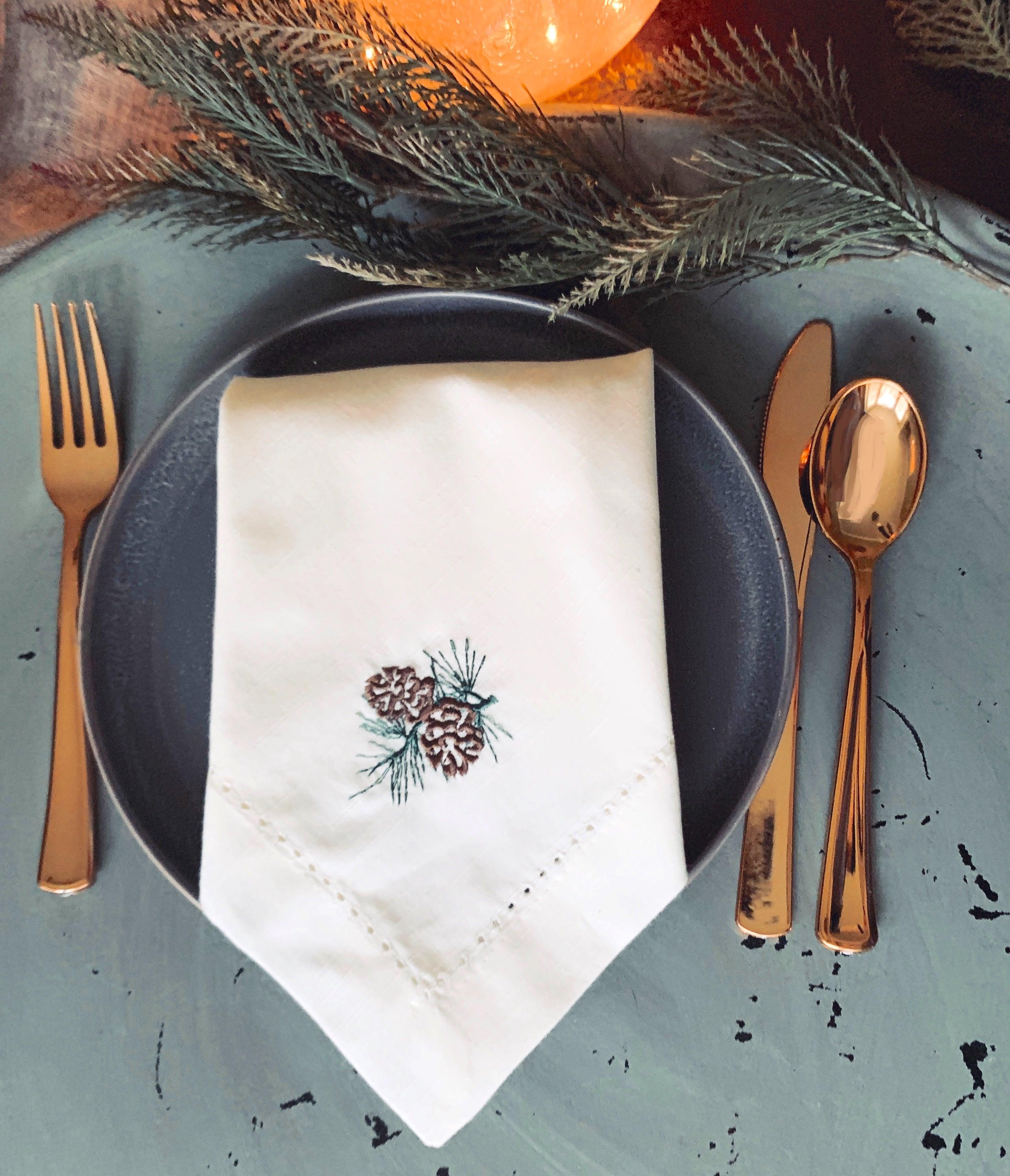 Square tablecloth without napkins with pine cone design