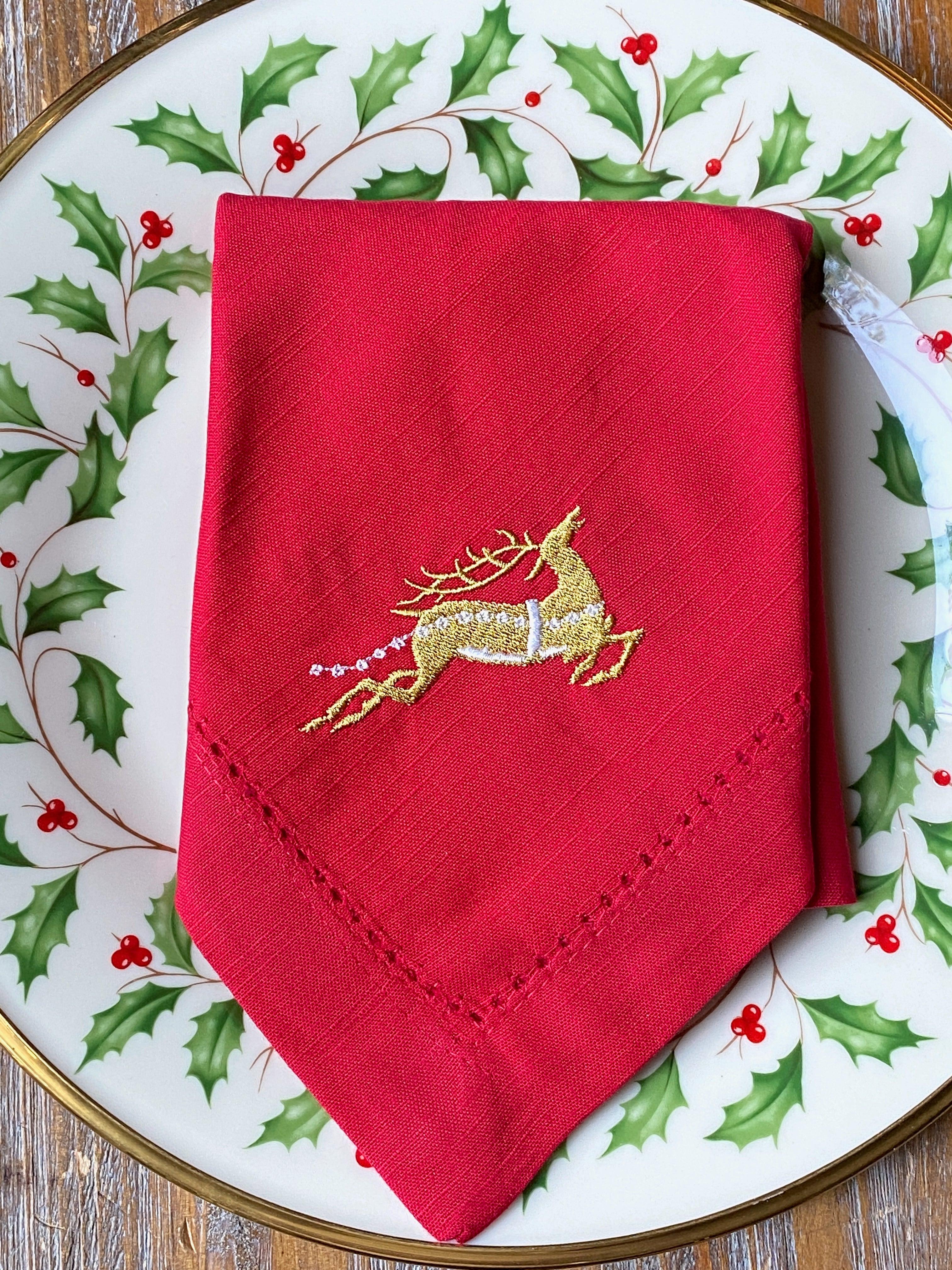 Merry Christmas Cloth Napkins - Set of 4 Christmas napkins – White Tulip  Embroidery