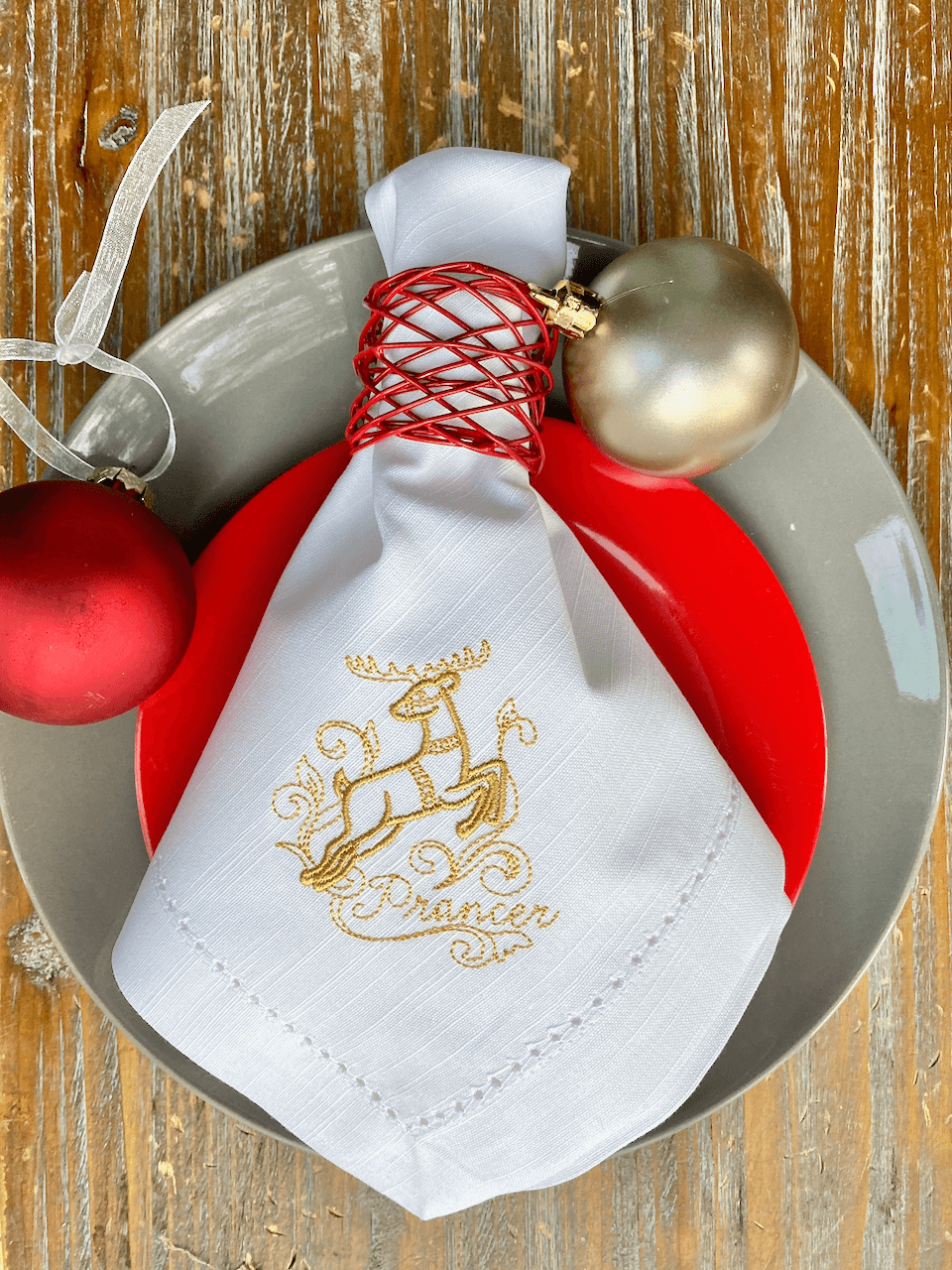 Reindeer Christmas Embroidered Cloth Napkins - Set of 4 napkins – White  Tulip Embroidery