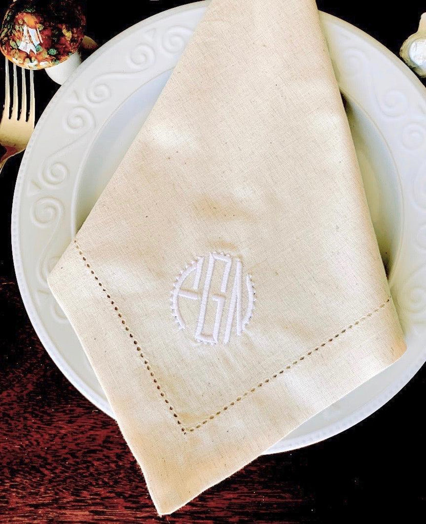 Scallop Monogrammed Cloth Dinner Napkins - Set of 4 napkins - White Tulip Embroidery