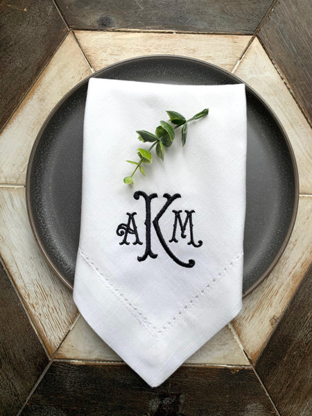 https://whitetulipembroidery.com/cdn/shop/products/southern-monogrammed-embroidered-cloth-napkins-white-tulip-embroidery-3_grande.jpg?v=1676309342