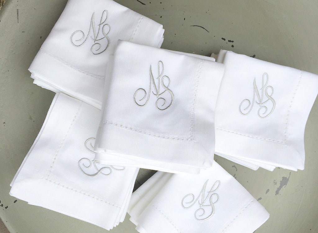 Two Initial Script Monogrammed Cloth Napkins - Set of 4 Duogram Napkins - White Tulip Embroidery